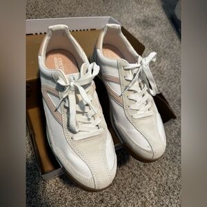 Tretorn Women's White and pink Sneakers